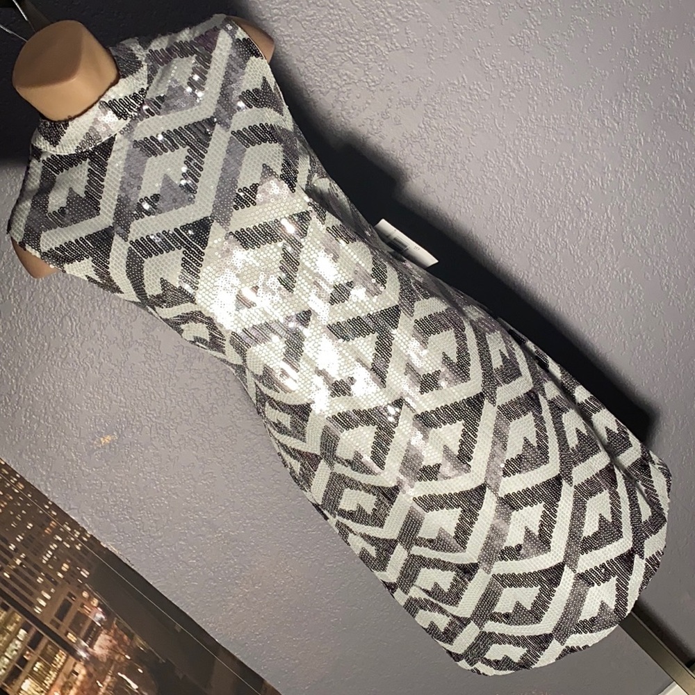 NWT Jodi Kristopher Silver and White Geometric Sequin Sheath Dress